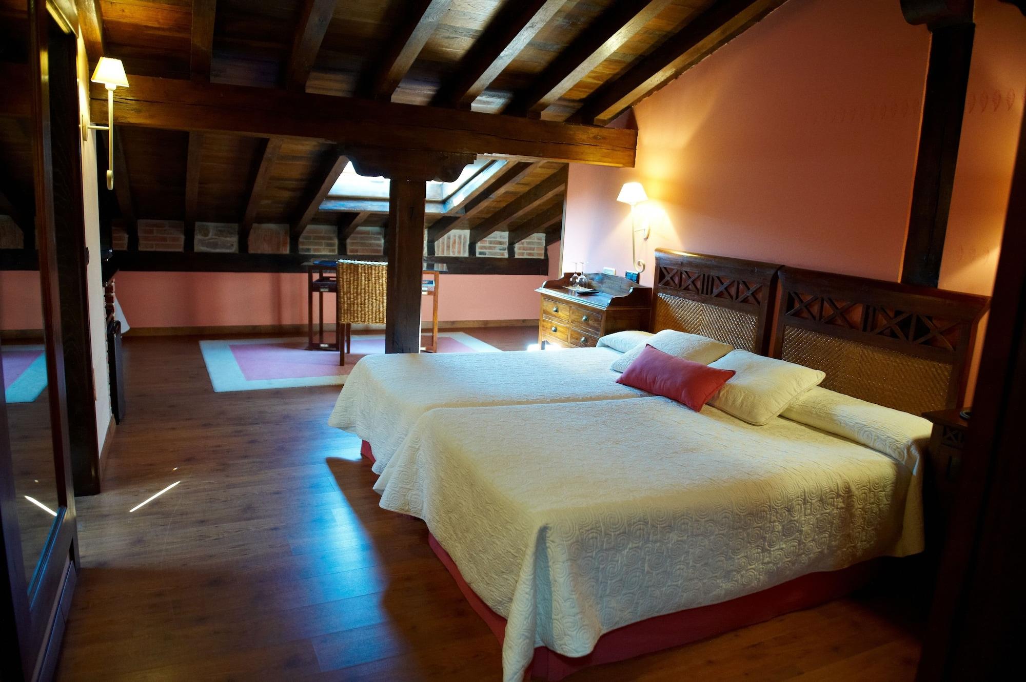 La Casona De Revolgo Hotel Santillana del Mar Exterior photo