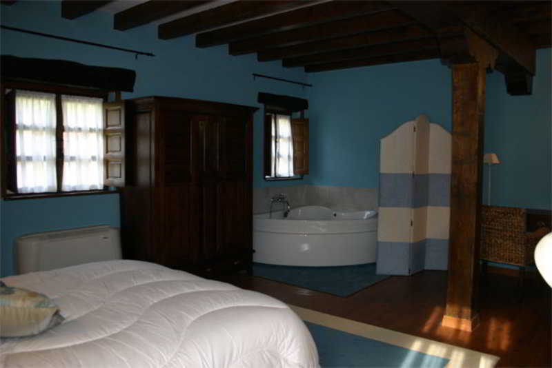 La Casona De Revolgo Hotel Santillana del Mar Exterior photo
